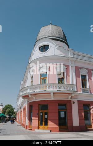 QUARTIER DE BRCKO, BOSNIE-HERZÉGOVINE - 23 juin 2021 : la galerie d'art du quartier de Brcko, Bosnie-Herzégovine, célèbre bâtiment 'Veselin Maslesa' Banque D'Images