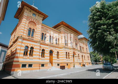 DISTRICT DE BRCKO, BOSNIE-HERZÉGOVINE - 25 juin 2021 : l'hôtel de ville du district de Brcko, Bosnie-Herzégovine, construit en 1892 Banque D'Images