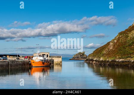 Cape Clear Island Ferry 'Dún an Óir II' amarré dans le port de Cape Clear, à l'ouest de Cork, en Irlande. Banque D'Images