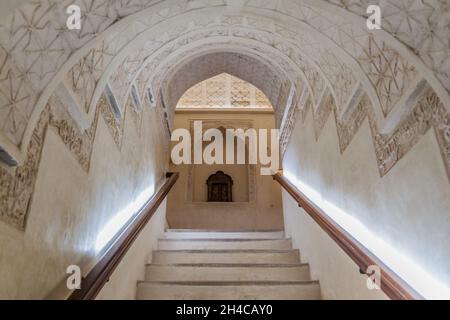 JABRIN, OMAN - 2 MARS 2017 : escalier du château de Jabrin, Oman Banque D'Images