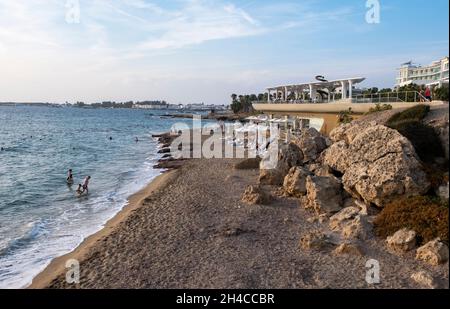 Club de plage d'Antasia, plage de SODAP, Paphos, Chypre Banque D'Images