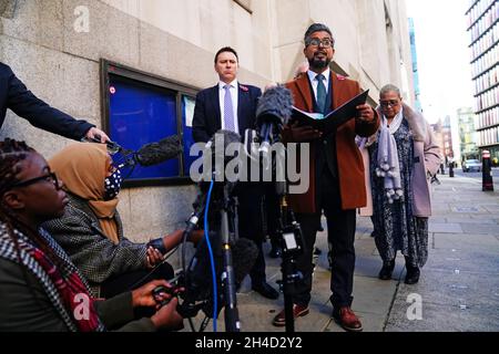 SAL Naseem, directeur régional de Londres au Bureau indépendant pour la conduite de la police (IOPC), lit une déclaration devant le Old Bailey à Londres, après que deux officiers de la police métropolitaine ont plaidé coupables de partager des photos des corps de deux sœurs assassinées sur WhatsApp.Date de la photo: Mardi 2 novembre 2021. Banque D'Images