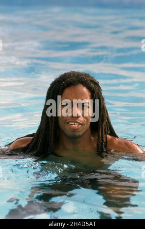 Eddy Grant à sa maison Baileys Plantation Barbade 1983 Banque D'Images