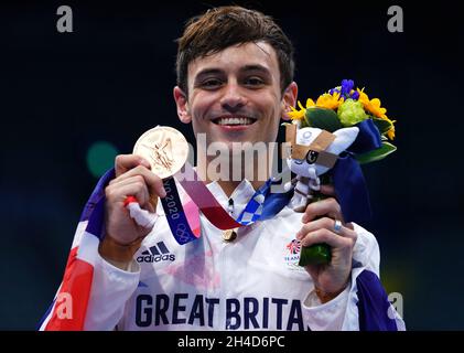 Photo du dossier datée du 07-08-2021 de Tom Daley, de la Grande-Bretagne.Tom Daley a laissé entendre qu'il abandonnera les pensées de la retraite et ciblera la défense de son titre de plongée olympique à Paris en 2024.Date de publication : le mardi 2 novembre 2021. Banque D'Images