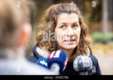 Hanovre, Allemagne.02 novembre 2021.Kristine Gilster, Naturschutzbund Deutschland (NABU) Gruppe Laatzen, donne des entretiens sur le thème des « castors à Hanovre » lors d'un événement de presse.Credit: Moritz Frankenberg/dpa/Alay Live News Banque D'Images