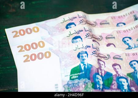 2000 DZD monnaie papier algérienne Banque D'Images