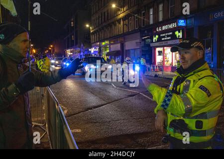 Glasgow, Écosse, Royaume-Uni.1er novembre 2021.Argyle Street et d'autres routes ont été fermées par la police entre Finnieston et Kelvingrove Art Gallery & Museum pour permettre aux dirigeants et aux dignitaires du monde entier de se rendre à une réception pour la COP26.Parmi les participants figuraient HRH le Prince Charles, duc de Rothesay (duc de Cornwall), HRH Camilla, duchesse de Rothesay (duchesse de Cornwall), HRH le Prince William, comte de Strathearn (duc de Cambridge), HRH Catherine, comtesse de Strathearn (duchesse de Cambridge), Premier ministre Boris Johnston et président Joe Biden des États-Unis.Credit: Iain McGuinness / Alamy Live News Banque D'Images