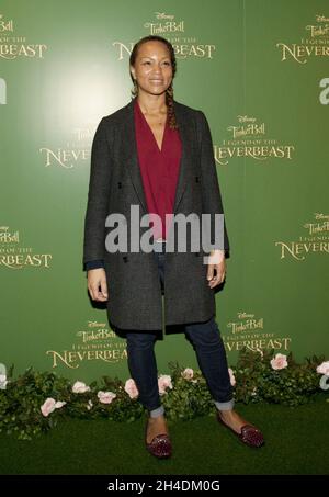 L'actrice Angela Griffin assiste à la projection de gala de 'Tinker Bell et la légende de la NeverBeast' à vue West End, Londres. Banque D'Images