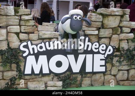 La première européenne de « Shaun the Sheep the Movie » à vue Leicester Square, Londres. Banque D'Images