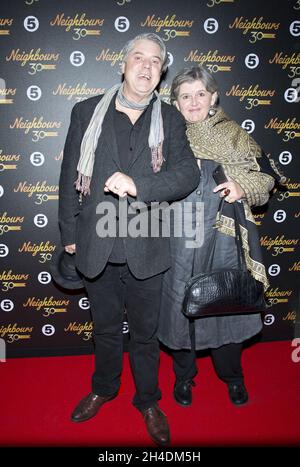 Mark Little assistant "les voisins ont 30 ans - une soirée de fête" au Cafe de Paris à Leicester Square, Londres. Banque D'Images