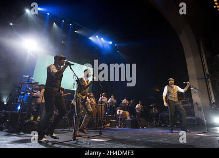 Juan Luis Guerra, chanteur-compositeur dominicain, interprète en direct lors de son Todo Tiene su Hora Tour à l'O2 Academy Brixton, dans le sud de Londres Banque D'Images