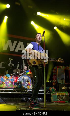 Coldplay réalise un concert de charité juste après les BRIT Awards en aide à l'enfant de guerre à l'indigo à l'O2, Londres. Banque D'Images