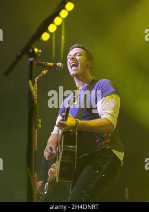 Coldplay réalise un concert de charité juste après les BRIT Awards en aide à l'enfant de guerre à l'indigo à l'O2, Londres. Banque D'Images