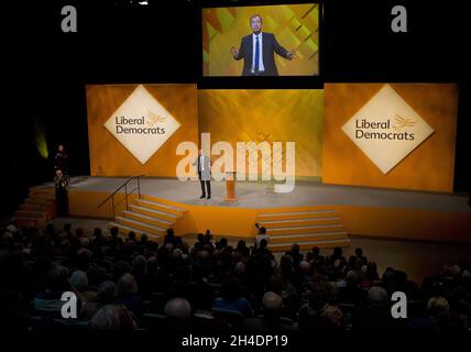 Le chef des libéraux-démocrates, Tim Farron, prononce un discours le dernier jour de la conférence de printemps des libéraux-démocrates au York Barbican Centre Banque D'Images