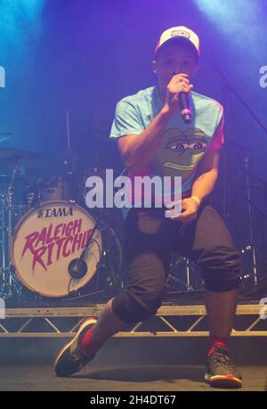 Raleigh Ritchie joue sur la scène Land of Saints au Boardmasters Festival 2016 à Watergate Bay, Newquay, Cornwall, le dimanche 14 août 2016. Banque D'Images