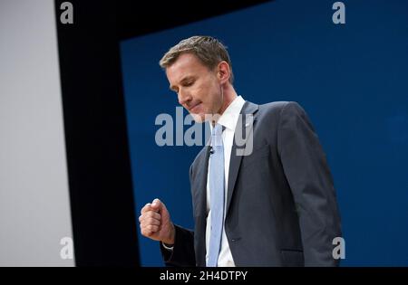 Jeremy Hunt, secrétaire d'État à la Santé, donne un discours aux délégués le troisième jour de la conférence du parti conservateur au Centre international des congrès, ICC, Birmingham.Mardi 4 octobre 2016.Crédit photo devrait se lire: Isabel Infantes / EMPICS Entertainment. Banque D'Images