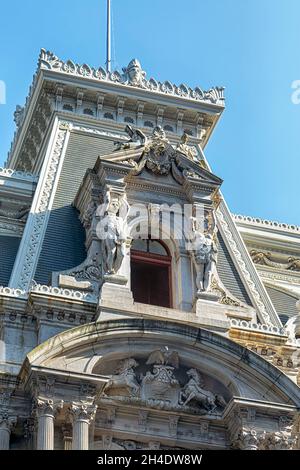 L'hôtel de ville de Philadelphie est situé au centre géographique de Philadelphie, et jusqu'en 1986, il a été la structure la plus haute de la ville, avec l'accord de messieurs. Banque D'Images