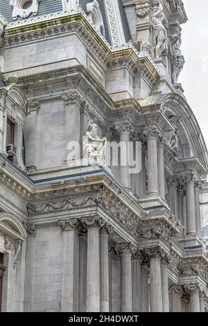 L'hôtel de ville de Philadelphie est situé au centre géographique de Philadelphie, et jusqu'en 1986, il a été la structure la plus haute de la ville, avec l'accord de messieurs. Banque D'Images