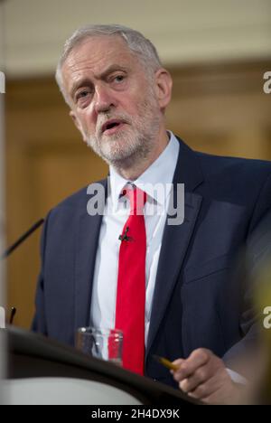 Jeremy Corbyn donne le premier discours à Westminster pour commencer la campagne électorale avant l'élection SNAP annoncée cette semaine par la PM Theresa May le 8 juin.Photo datée du jeudi 20 avril 2017.Crédit photo devrait se lire: Isabel Infantes / EMPICS Entertainment. Banque D'Images