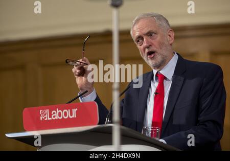 Jeremy Corbyn donne le premier discours à Westminster pour commencer la campagne électorale avant l'élection SNAP annoncée cette semaine par la PM Theresa May le 8 juin.Photo datée du jeudi 20 avril 2017.Crédit photo devrait se lire: Isabel Infantes / EMPICS Entertainment. Banque D'Images