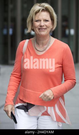 Anna Soubry, députée conservatrice de Broxtowe, quitte la BBC Broadcasting House à Londres après avoir comparu au Andrew Marr Show.Photo datée du dimanche 23 juillet 2017.Crédit photo devrait se lire: Isabel Infantes / EMPICS Entertainment. Banque D'Images