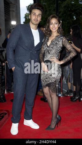 (De gauche à droite) Ahsan Khan et Ainy Jaffri assistent aux Asian Achievers Awards à Grosvenor House, Park Lane, Londres. Photo datée du vendredi 22 septembre 2017.Crédit photo devrait se lire: Isabel Infantes / EMPICS Entertainment. Banque D'Images