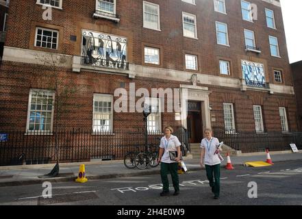 Vue générale de l'aile Lindo à l'hôpital St Mary's de Londres, où des barrières ont été érichées, comme Kate Middleton, Duchesse de Cambridge, s'attend à donner naissance à son troisième enfant dans une salle privée à tout moment dans les jours à venir.Photo datée du mardi 17 avril 2018.Crédit photo devrait se lire: Isabel Infantes / EMPICS Entertainment. Banque D'Images