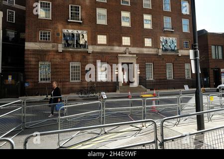 Vue générale de l'aile Lindo à l'hôpital St Mary's de Londres, où des barrières ont été érichées, comme Kate Middleton, Duchesse de Cambridge, s'attend à donner naissance à son troisième enfant dans une salle privée à tout moment dans les jours à venir.Photo datée du mardi 17 avril 2018.Crédit photo devrait se lire: Isabel Infantes / EMPICS Entertainment. Banque D'Images