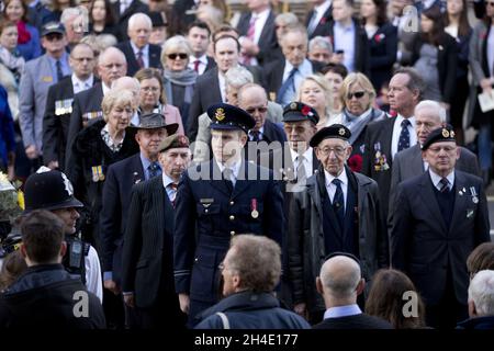 Les anciens combattants de guerre participent à un défilé au Cenotaph pour commémorer le jour de l'ANZAC à Londres.Photo datée du mercredi 25 avril 2018.Crédit photo devrait se lire: Isabel Infantes / EMPICS Entertainment. Banque D'Images