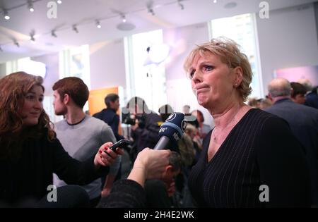 La conservatrice Anna Soubry parle lors de la conférence de presse du vote du peuple dans le centre de Londres après que Theresa May ait appelé les députés à voter sur son accord sur le Brexit hier.Photo datée du mardi 11 décembre 2018 Banque D'Images