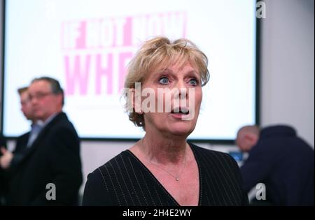 La conservatrice Anna Soubry parle lors de la conférence de presse du vote du peuple dans le centre de Londres après que Theresa May ait appelé les députés à voter sur son accord sur le Brexit hier.Photo datée du mardi 11 décembre 2018 Banque D'Images