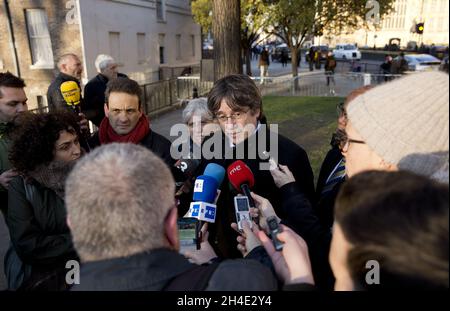 L’ancien président régional catalan Carles Puigdemont s’adresse aux médias du College Green, à Londres, dans le cadre de sa visite au Royaume-Uni.Photo datée du jeudi 13 décembre 2018 Banque D'Images