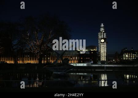 Une vue générale des chambres du Parlement et de la tour Big Ben, Londres, la nuit.Photo datée du mercredi 12 décembre 2018 Banque D'Images