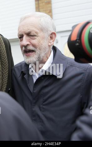 Le leader travailliste Jeremy Corbyn quitte son domicile à Islington alors qu'il se dirige vers le Parlement de Londres où les députés d'aujourd'hui doivent voter sur l'accord de Brexit du Premier ministre Theresa May.Photo datée du mardi 15 janvier 2019.Crédit photo devrait se lire: Isabel Infantes / EMPICS Entertainment. Banque D'Images