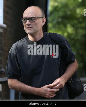 Dominic Cummings, le principal collaborateur du Premier ministre Boris Johnson, quitte sa maison du nord de Londres alors que la rangée au-dessus de son voyage à Durham pendant le confinement se poursuit.Date de la photo: Jeudi 28 mai 2020. Banque D'Images