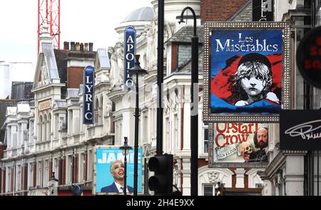 Vue générale de Shaftesbury Avenue, qui concentre divers théâtres du West End à Londres. Cette semaine, le gouvernement britannique a dévoilé un « paquet de 1.57 milliards de livres sterling » destiné au secteur des arts, conçu pour aider les musées, les galeries, les théâtres, les cinémas indépendants, les sites patrimoniaux et les sites musicaux à traverser la pandémie du coronavirus. Date de la photo: Jeudi 9 juillet 2020. Banque D'Images