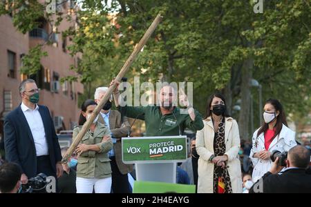 Santiago Abascal, le chef du parti d’extrême-droite VOX, prononce un discours lors de la présentation officielle du candidat du parti aux élections régionales de Madrid dans le quartier de Vallecas, à Madrid, en Espagne.Date de la photo: Mercredi 7 avril 2021.Crédit photo: Isabel Infantes Banque D'Images