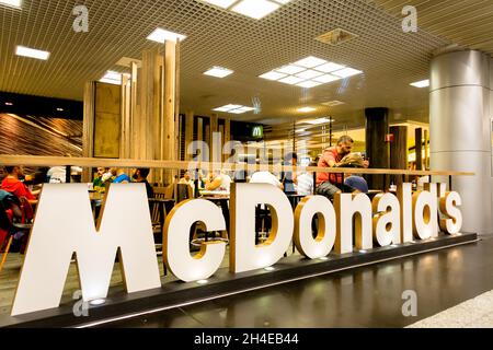 McDonalds Airport Palma de Mallorca logo McDonalds à l'intérieur Banque D'Images