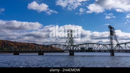 Le pont Stillwater, pont vertical traversant la rivière Sainte Croix à Stillwater, Minnesota.Il est inscrit au Registre national des monuments historiques Banque D'Images