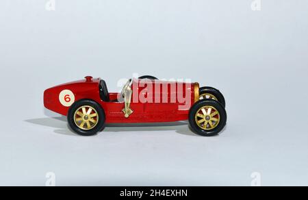 Modèles de boîte d'allumettes de la voiture modèle y-6 Bugatti Type 35 1926 d'antan Banque D'Images