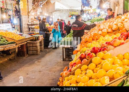 AMMAN, JORDANIE - 31 MARS 2017 : marché des fruits et légumes à Amman, Jordanie Banque D'Images