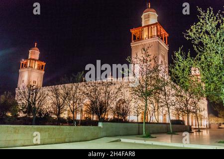 Vue nocturne de la mosquée du Roi Hussein Bin Talal à Amman, Jordanie Banque D'Images