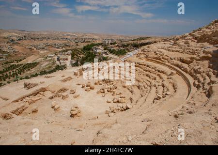 Herodium ou Herodeion , également connu sous le nom de Mount Herodes- Herodion – le théâtre royal du roi Hérode Banque D'Images