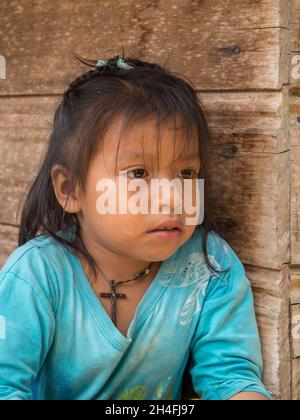 San Pedro.Brésil - septembre 2017 : Portrait d'une fille habitant de la forêt tropicale amazonienne.Vallée de Javari.Amazonie.Amérique latine (Valle del Yava Banque D'Images