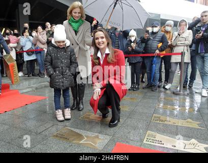 Non exclusif: La joueuse ukrainienne Elina Svitolina (C) assiste à l'inauguration de sa star sur la place des étoiles, Kiev, capitale de l'Ukraine. Banque D'Images