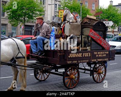 Publicité Horse and Cart pour Johnnie Fox@s Pub dans les montagnes de Dublin, Irlande Banque D'Images