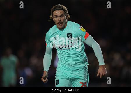 Peterborough, Royaume-Uni.02 novembre 2021.Danny Ward #25 de la ville de Huddersfield pendant le match à Peterborough, Royaume-Uni le 11/2/2021.(Photo de Mark Cosgrove/News Images/Sipa USA) crédit: SIPA USA/Alay Live News Banque D'Images