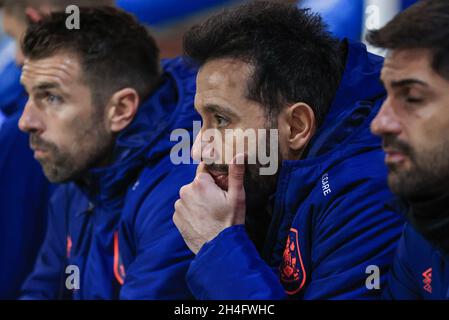 Peterborough, Royaume-Uni.02 novembre 2021.Carlos Corberán directeur de Huddersfield Town pendant le match à Peterborough, Royaume-Uni, le 11/2/2021.(Photo de Mark Cosgrove/News Images/Sipa USA) crédit: SIPA USA/Alay Live News Banque D'Images