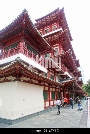 Le temple de la relique Buddha Tooth dans le quartier chinois de Singapour. Banque D'Images