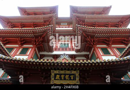 Le temple de la relique Buddha Tooth dans le quartier chinois de Singapour. Banque D'Images